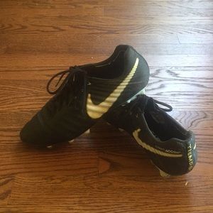 Tiempo Nike Grip Soccer Cleats